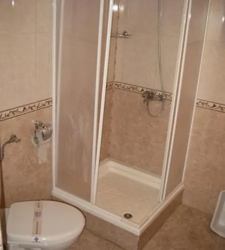 Хотел Family Hit 2*