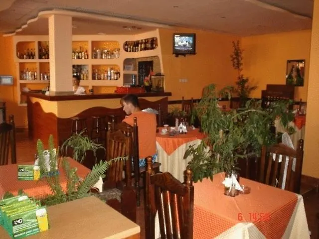 Хотел Family Hit