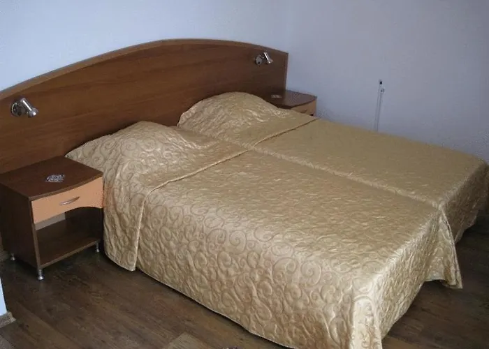 Хотел Family Hit