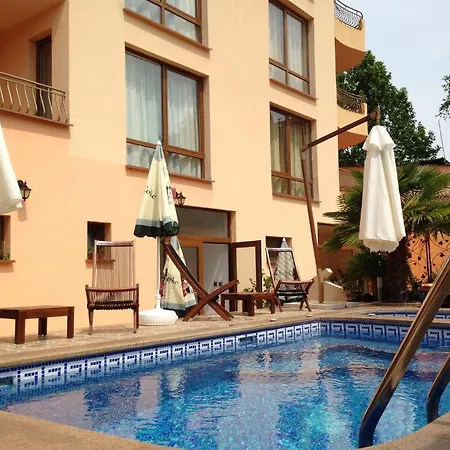 Hotel Family Hit 2*
